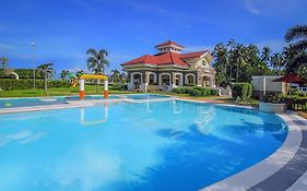 Modern 4 Bedroom House I Close To Malls I Swimming Pool I Maximum 12 Guests I By Bleuspace